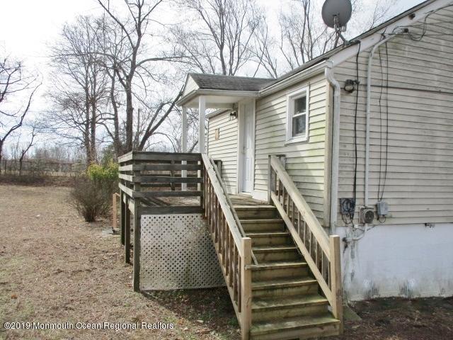 10 Old Monmouth Road Freehold, NJ 07728 - Photo 9 of 22 352-528614_-_House_2_-_Deck
