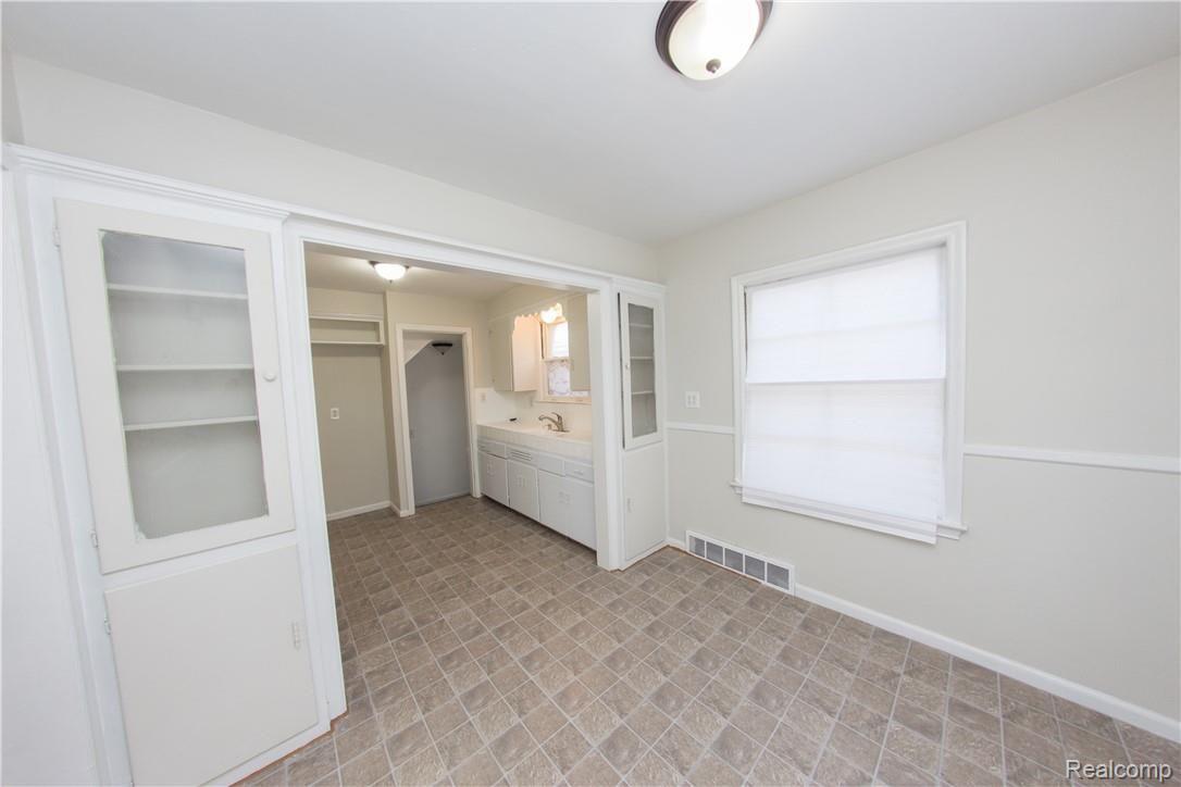13437 Toepfer Road Warren, MI 48089 - Photo 16 of 57 kitchen.jpg