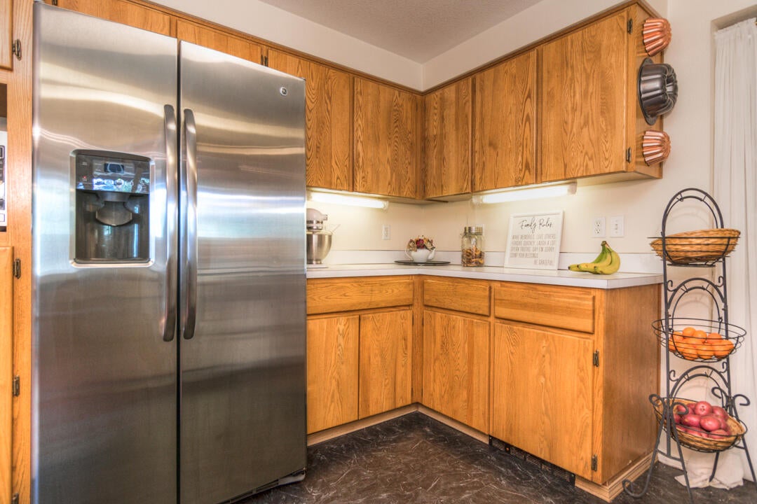 19528 Apache Road Bend, OR 97702 - Photo 14 of 27 Kitchen