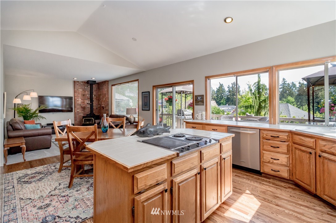 19620 109th Place Northeast Bothell, WA 98011 - Photo 8 of 25 Gallery Image 8