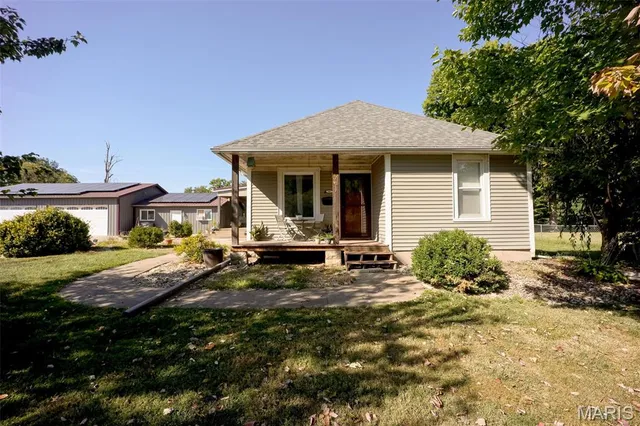 $270,000 | 709 Henry Street, Jerseyville, IL 62052