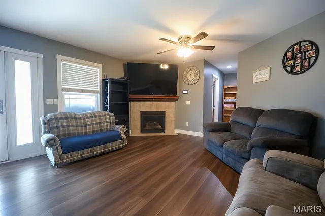 $270,000 | 709 Henry Street, Jerseyville, IL 62052