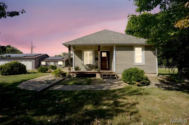 $270,000 | 709 Henry Street, Jerseyville, IL 62052