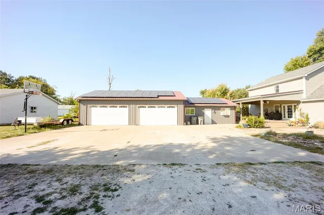 $270,000 | 709 Henry Street, Jerseyville, IL 62052