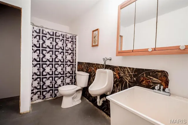 $270,000 | 709 Henry Street, Jerseyville, IL 62052