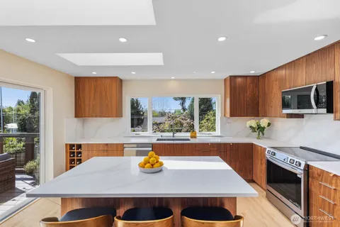 $1,995,000 | 4531 Stanford Avenue Northeast, Seattle, WA 98105