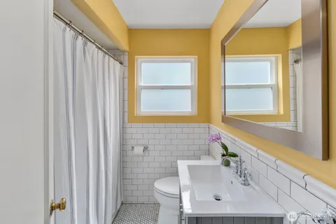 $1,995,000 | 4531 Stanford Avenue Northeast, Seattle, WA 98105