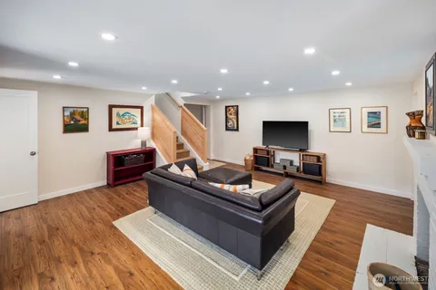 $1,995,000 | 4531 Stanford Avenue Northeast, Seattle, WA 98105