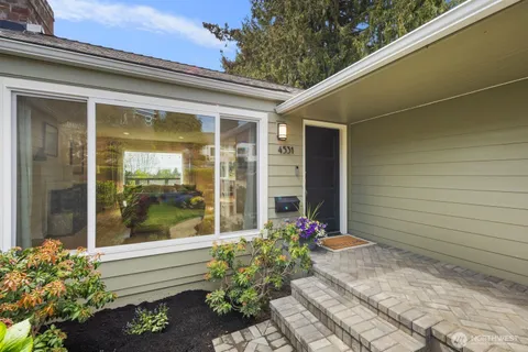 $1,995,000 | 4531 Stanford Avenue Northeast, Seattle, WA 98105
