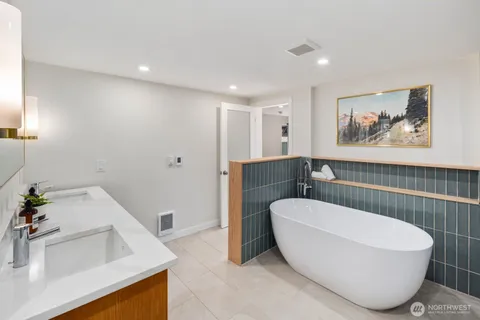 $1,995,000 | 4531 Stanford Avenue Northeast, Seattle, WA 98105