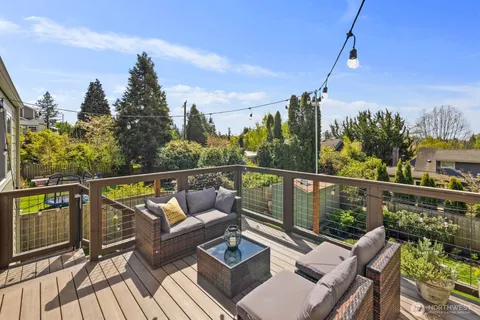 $1,995,000 | 4531 Stanford Avenue Northeast, Seattle, WA 98105
