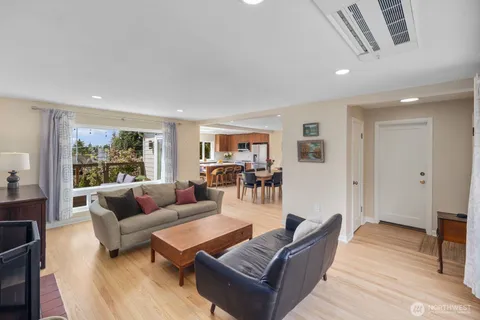 $1,995,000 | 4531 Stanford Avenue Northeast, Seattle, WA 98105