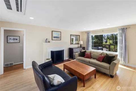 $1,995,000 | 4531 Stanford Avenue Northeast, Seattle, WA 98105