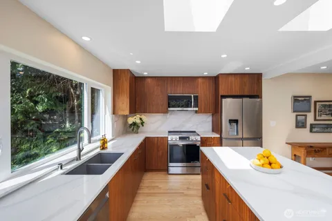 $1,995,000 | 4531 Stanford Avenue Northeast, Seattle, WA 98105