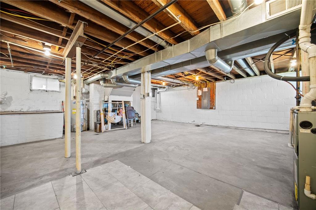 685 Herman Road Butler, PA 16002 - Photo 33 of 43 a view of a garage