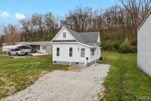 $83,000 | 140 West Pershing Avenue, Kampsville, IL 62053