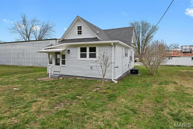 $83,000 | 140 West Pershing Avenue, Kampsville, IL 62053