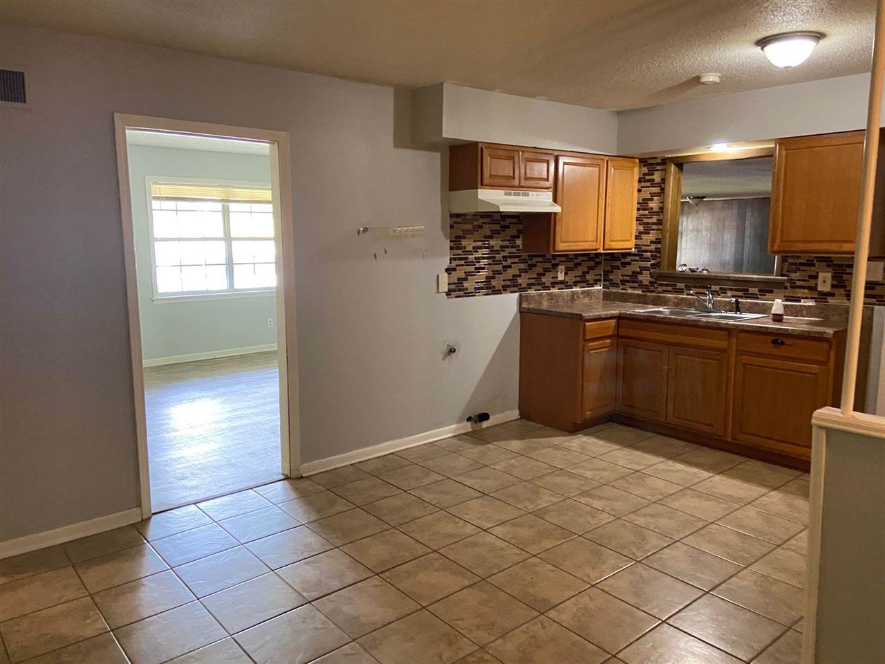 3675 Ridgemont Road Memphis, TN 38128 - Photo 3 of 25