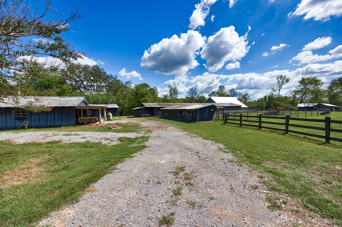 395 Case Road Prospect, TN 38477 - Photo 43 of 48 a view of a house with backyard and a sitting area