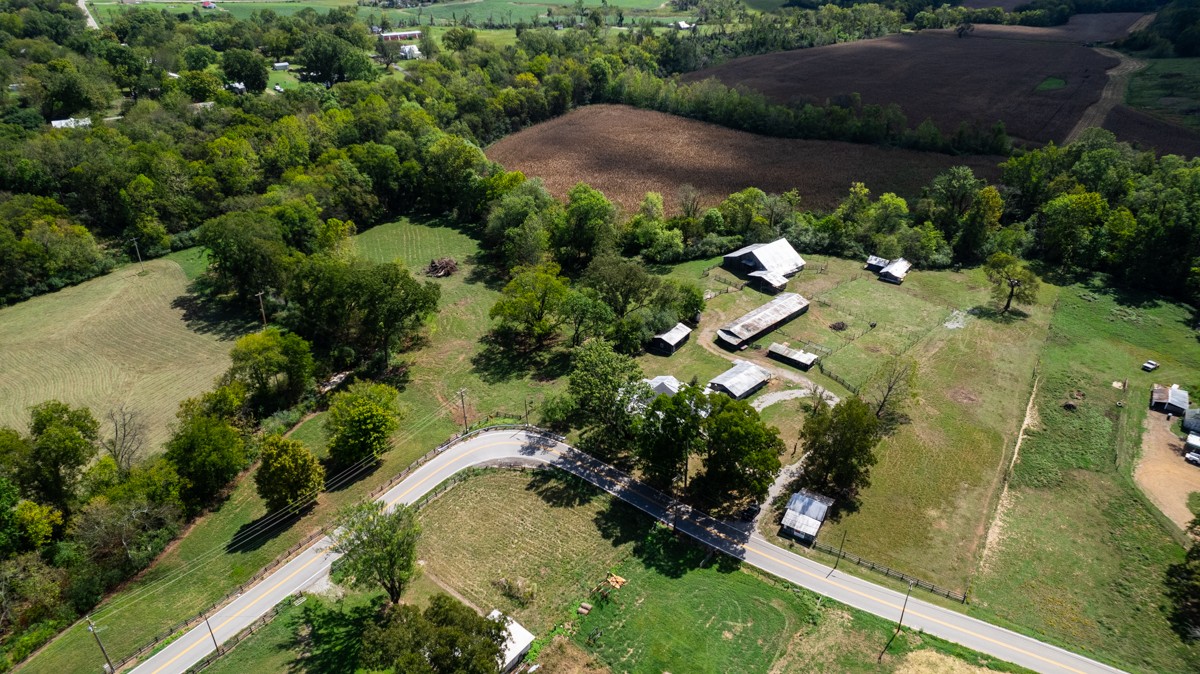 395 Case Road Prospect, TN 38477 - Photo 45 of 48 an aerial view of a house