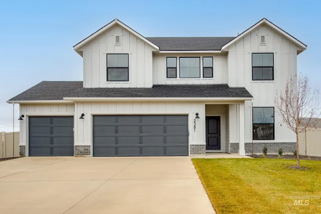 $587,990 | 2381 North Silver Wolf Avenue, Star, ID 83669