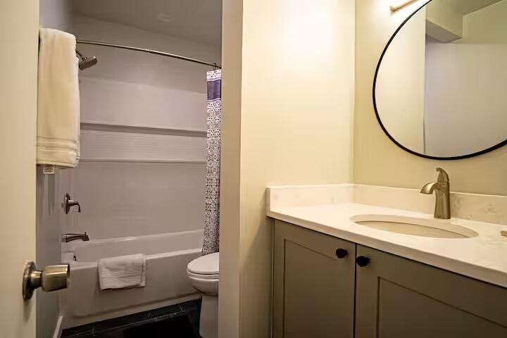 2233 Bonne Vie Condo Road, Unit 2233 Sun Valley, ID 83353 - Photo 16 of 35 Guest bath