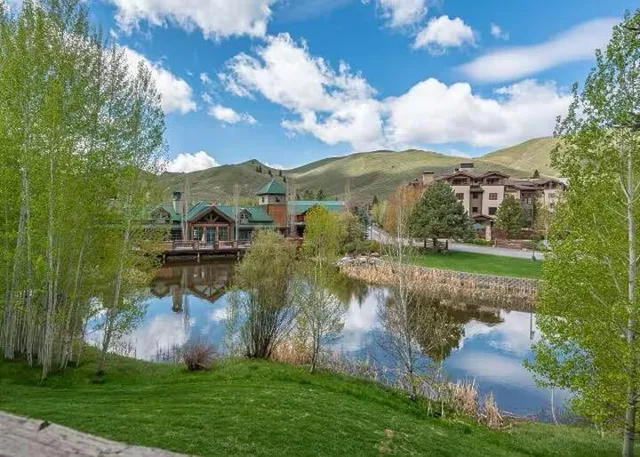 $895,000 | 2233 Bonne Vie Condo Road, Unit 2233, Sun Valley, ID 83353