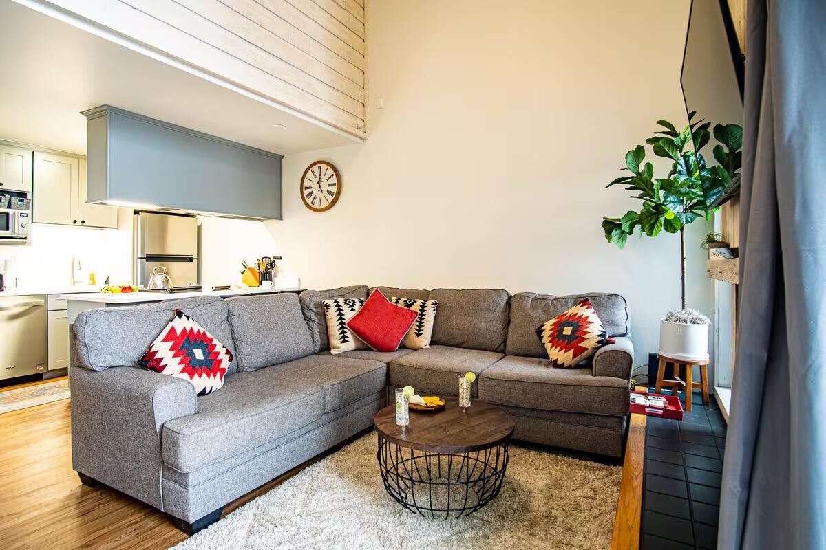 2233 Bonne Vie Condo Road, Unit 2233 Sun Valley, ID 83353 - Photo 3 of 35 Open living & dining