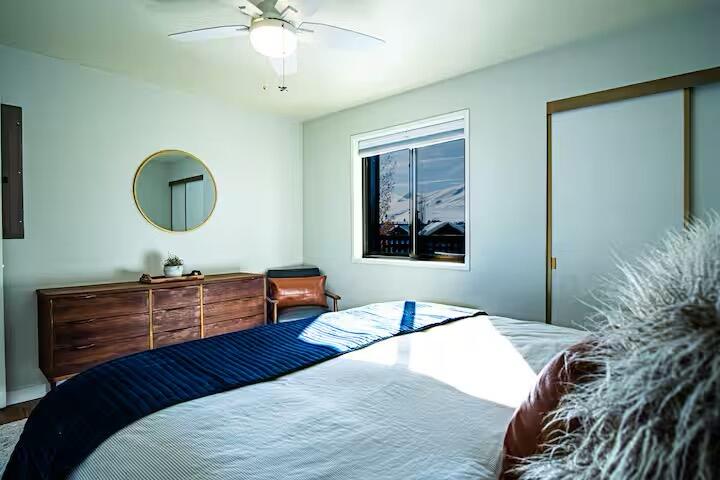 2233 Bonne Vie Condo Road, Unit 2233 Sun Valley, ID 83353 - Photo 9 of 35 Primary on main floor