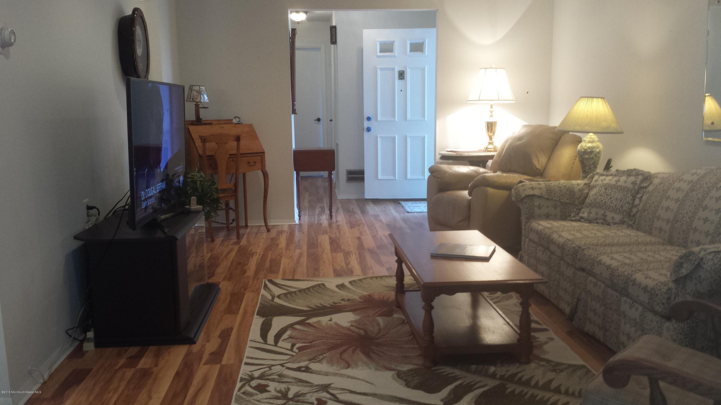 37 Markham Road Brick, NJ 08724 - Photo 3 of 16 LIVING ROOM