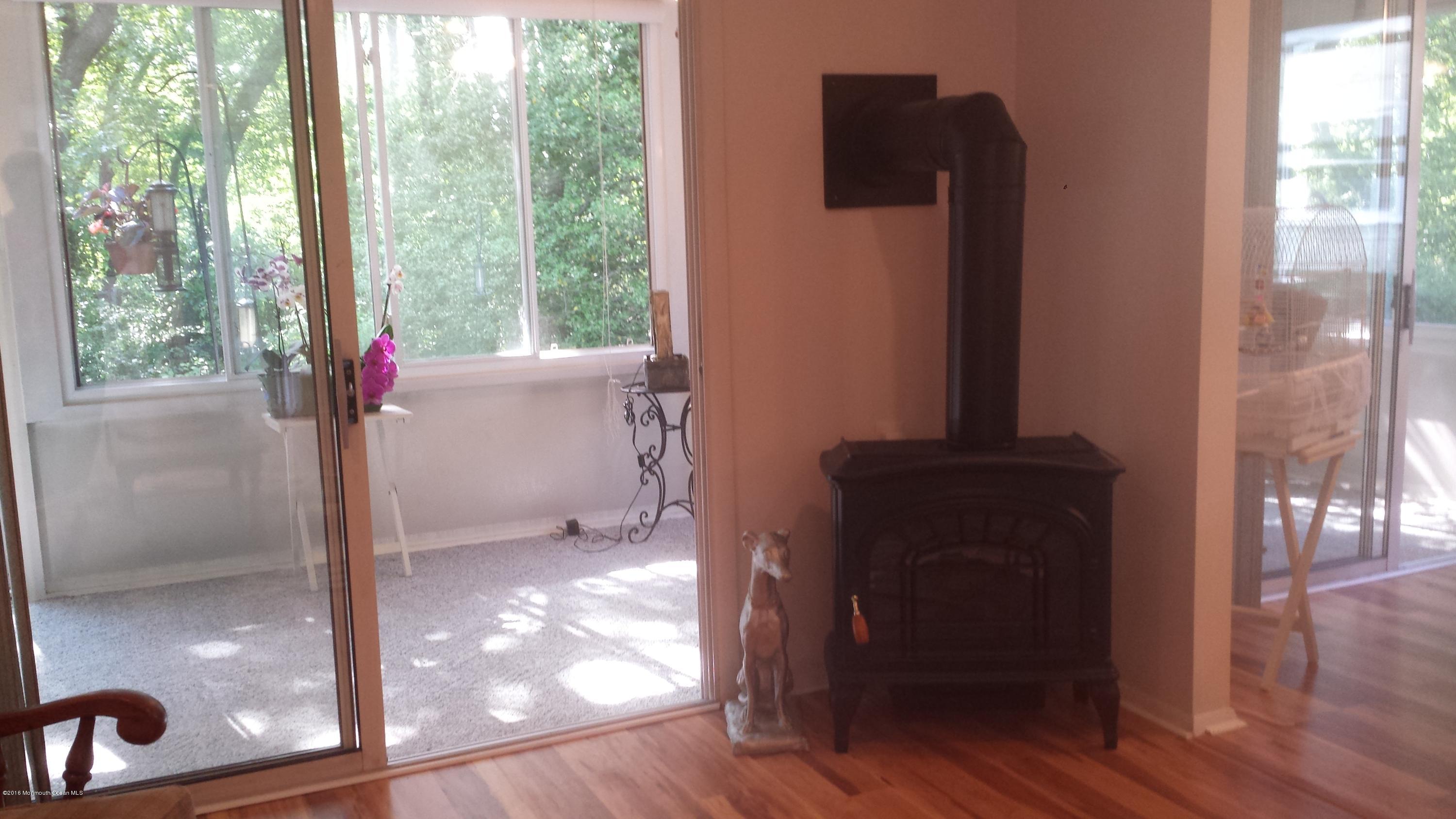 37 Markham Road Brick, NJ 08724 - Photo 4 of 16 ELECTRIC FIREPLACE