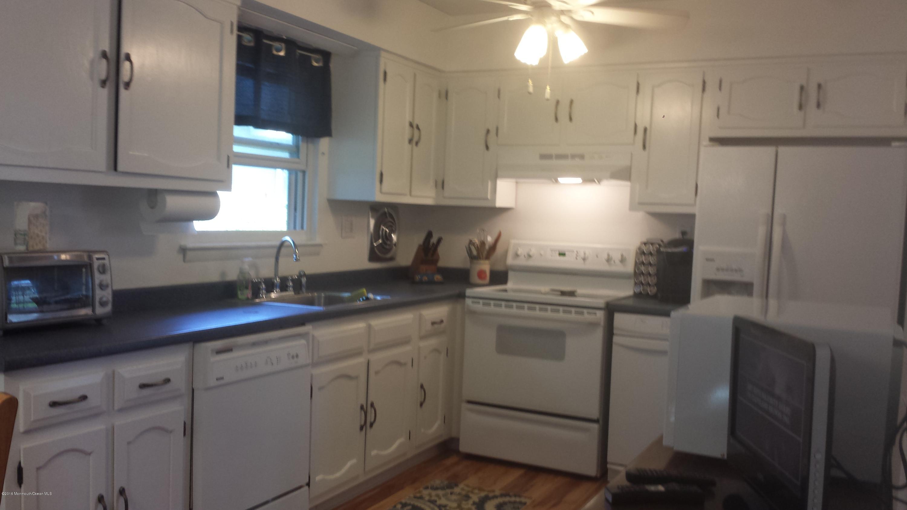 37 Markham Road Brick, NJ 08724 - Photo 5 of 16 UPDATED KITCHEN