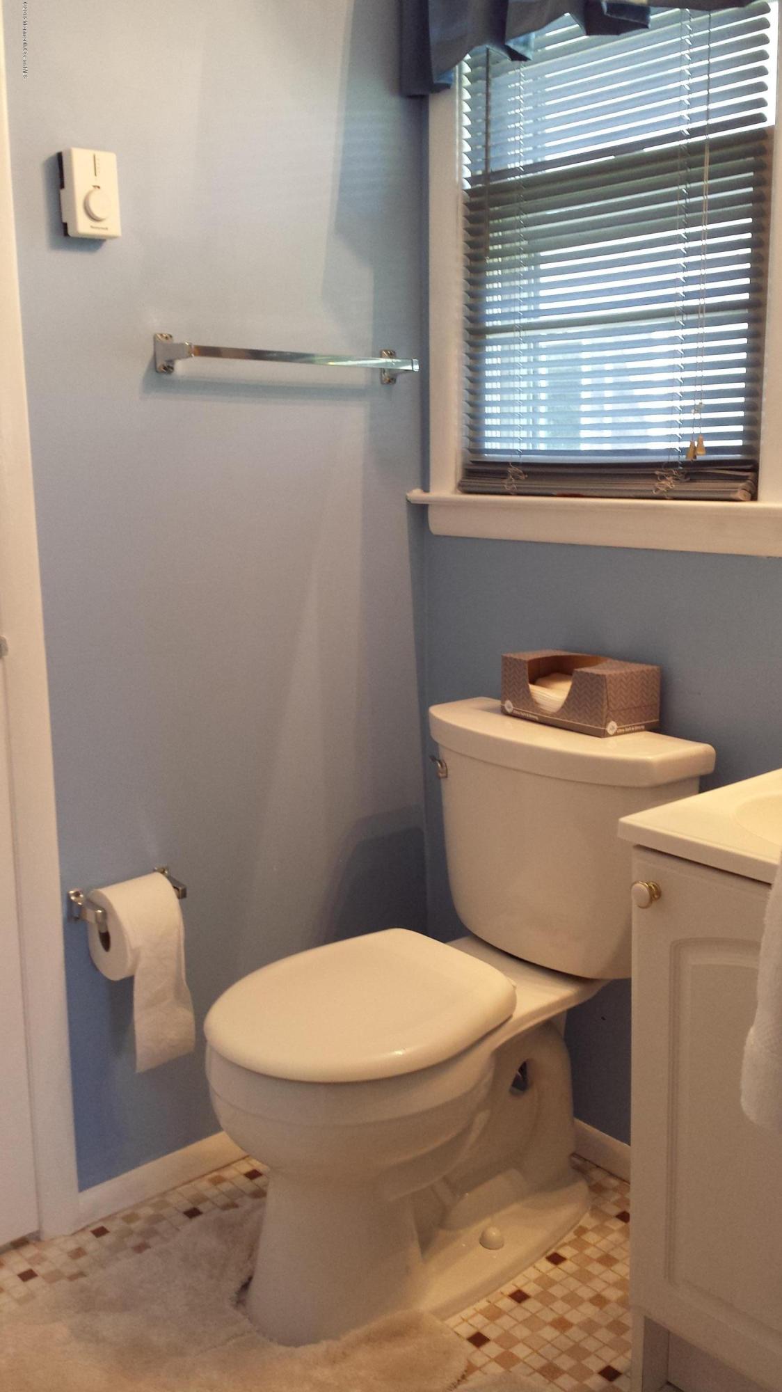 37 Markham Road Brick, NJ 08724 - Photo 9 of 16 HALF BATH