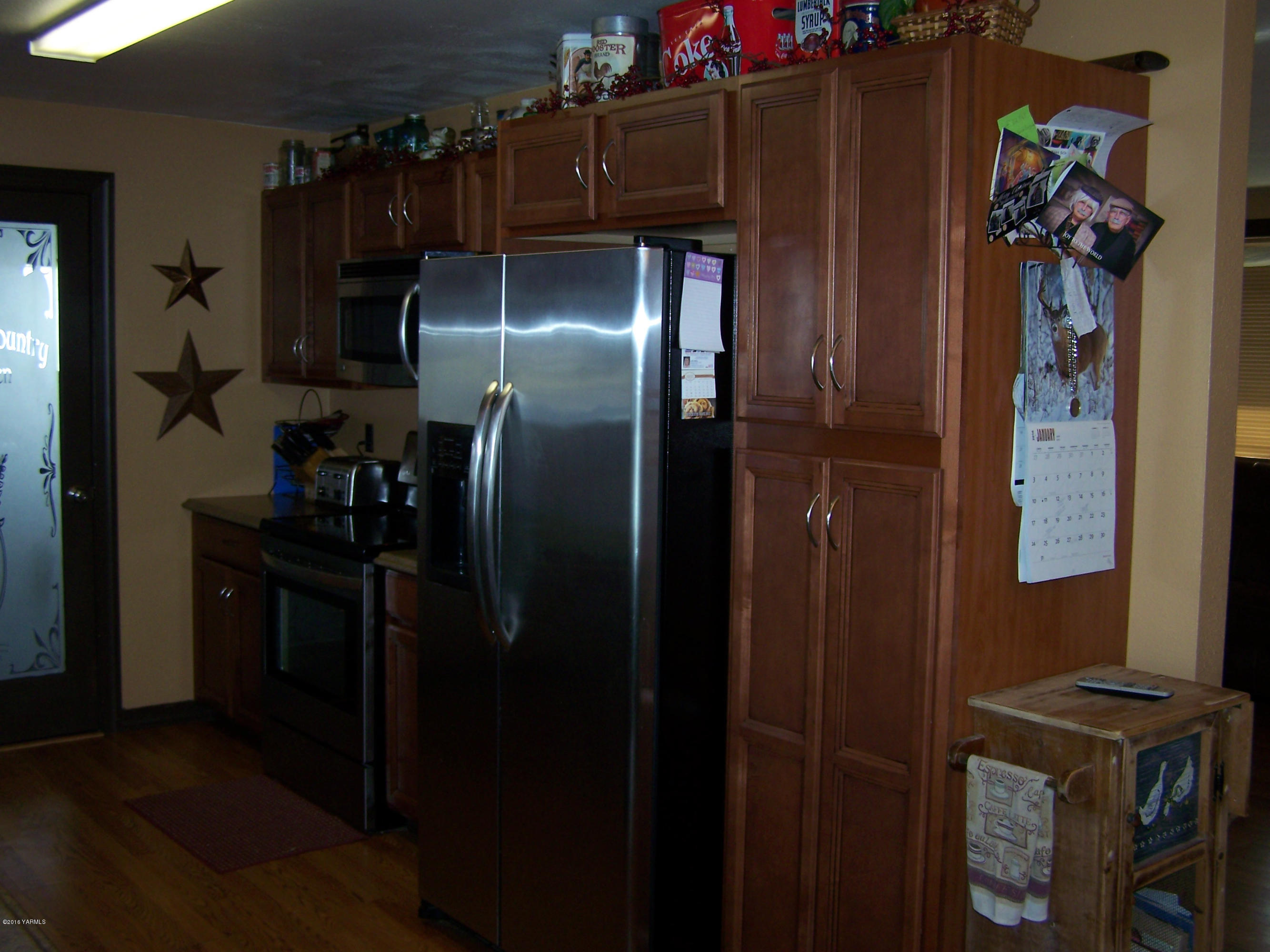 11203 Summitview Ext Road Yakima, WA 98908 - Photo 8 of 33 a kitchen with a refrigerator and a stove