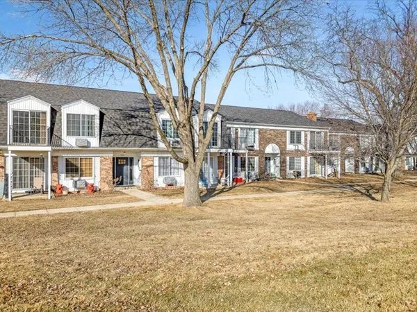 $77,500 | 706 Kiwanis Drive, Unit 4, Freeport, IL 61032