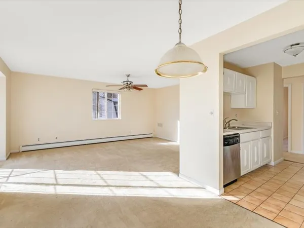 $77,500 | 706 Kiwanis Drive, Unit 4, Freeport, IL 61032