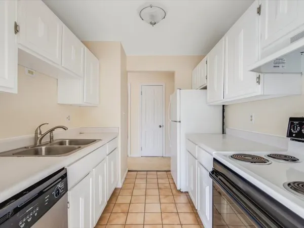 $77,500 | 706 Kiwanis Drive, Unit 4, Freeport, IL 61032