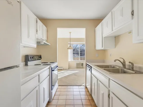 $77,500 | 706 Kiwanis Drive, Unit 4, Freeport, IL 61032