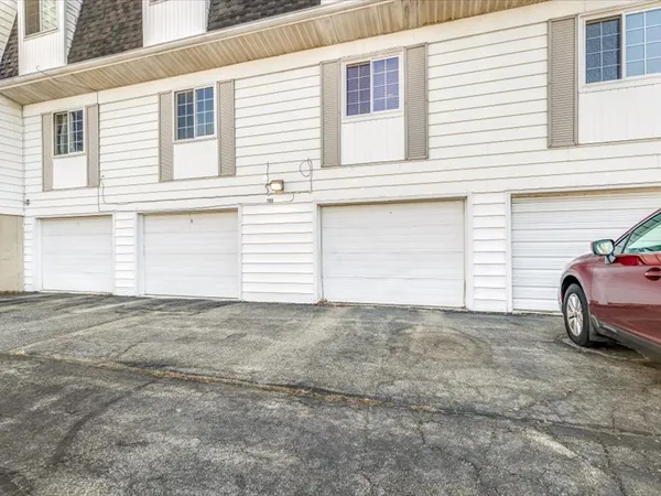 $77,500 | 706 Kiwanis Drive, Unit 4, Freeport, IL 61032