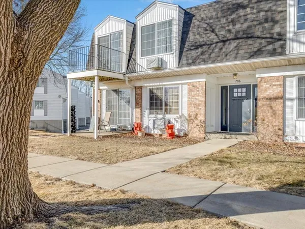 $77,500 | 706 Kiwanis Drive, Unit 4, Freeport, IL 61032