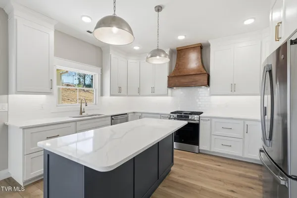 $499,000 | 304 Monroe Drive, Bristol, TN 37620