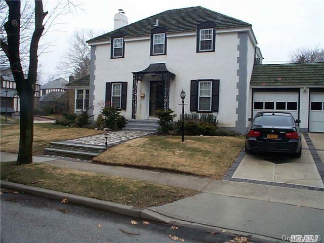 19 Woodland Road Valley Stream, NY 11581 - Photo 1 of 1 Gallery Image 1