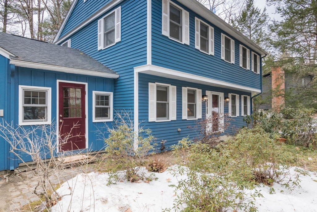 171 Aubinwood Road Amherst, MA 01002 - Photo 3 of 42 a front view of a house with garden