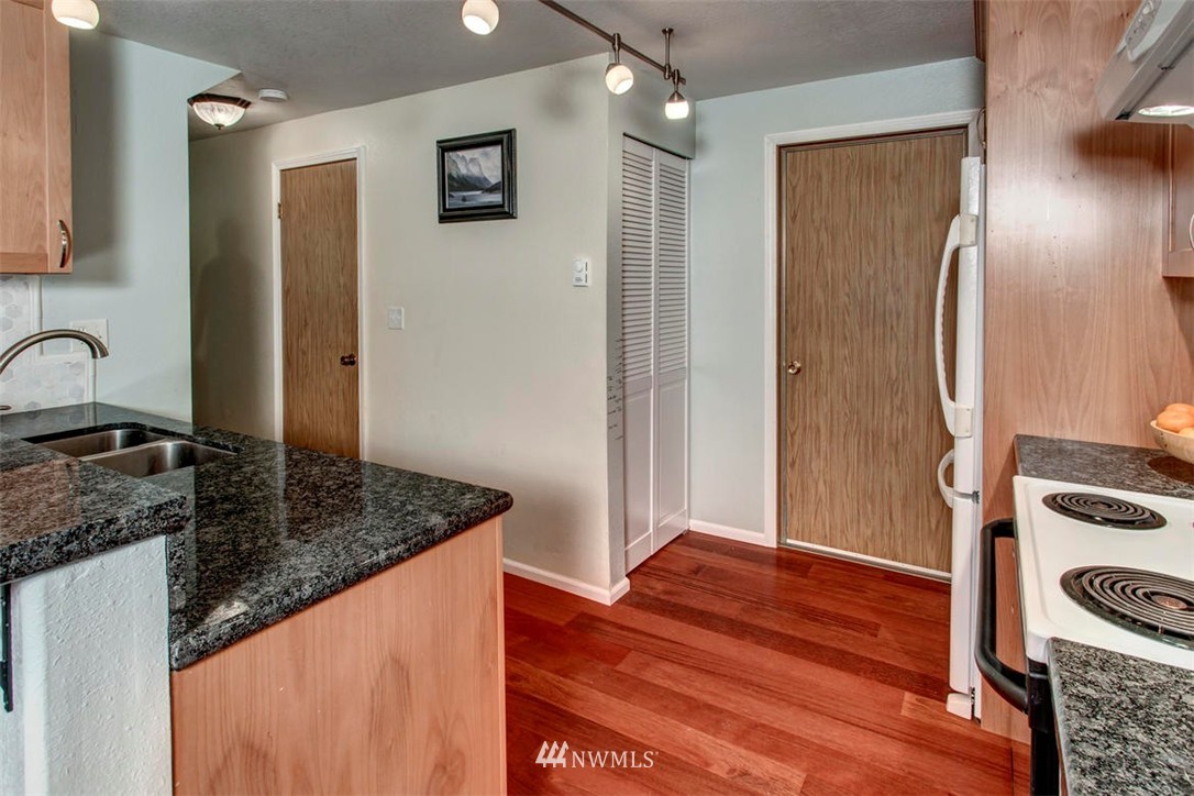 1725 170th Place Southeast, Unit B Bothell, WA 98012 - Photo 9 of 25 Gallery Image 9