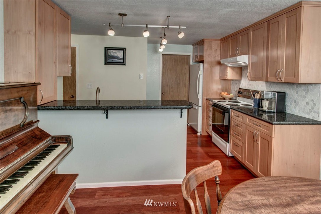 1725 170th Place Southeast, Unit B Bothell, WA 98012 - Photo 10 of 25 Gallery Image 10