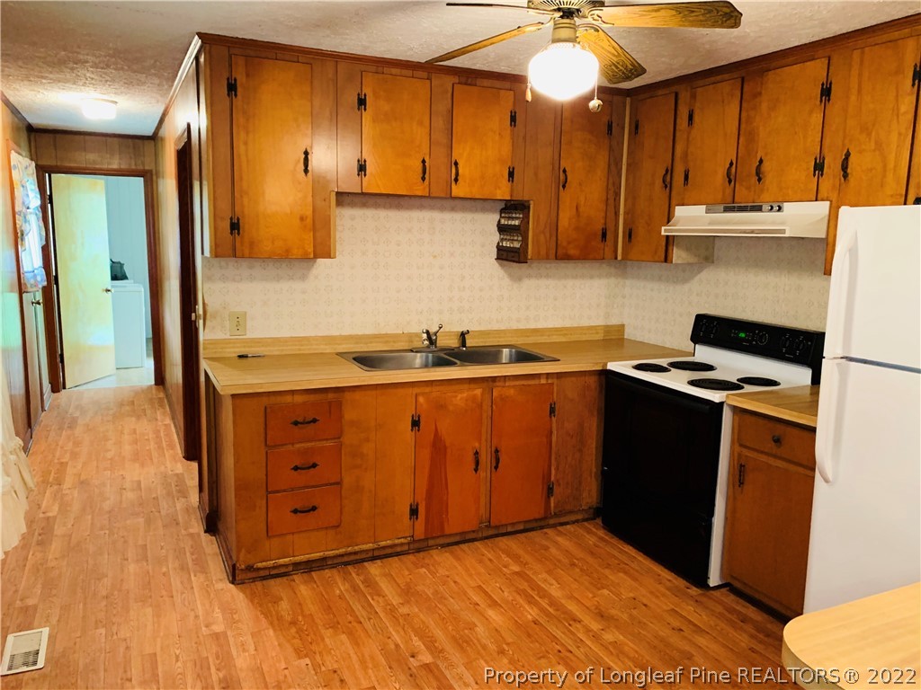 512 Boone Road Lumberton, NC 28360 - Photo 7 of 36 Gallery Image 7