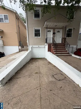 $2,200 | 9 Evergreen Avenue, Unit 9, Newark, NJ 07114