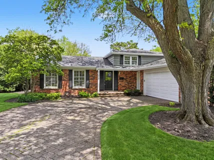 $675,000 | 3418 Maple Leaf Drive, Glenview, IL 60026
