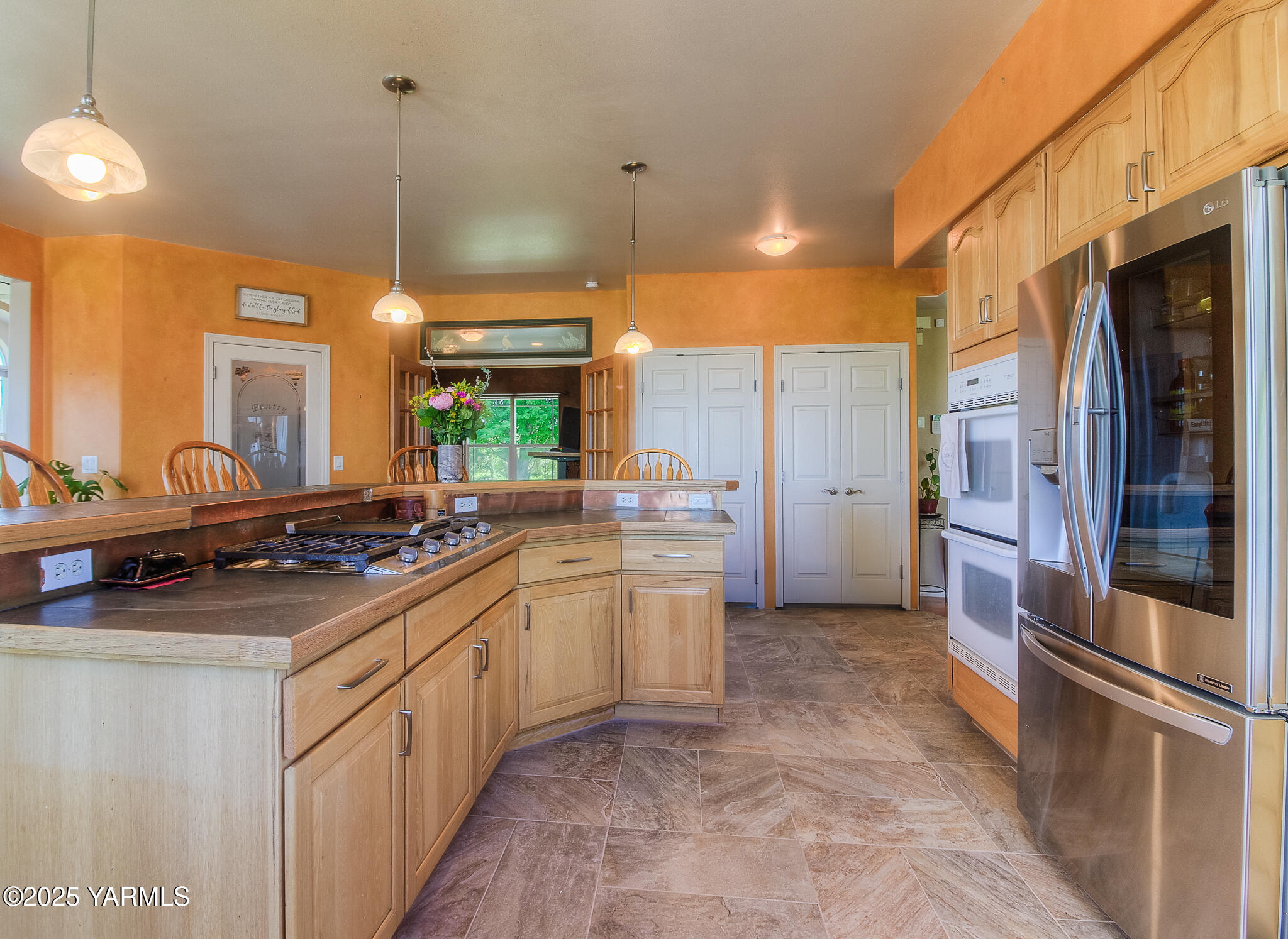 11901 Zier Road Yakima, WA 98908 - Photo 11 of 46 a kitchen with a sink stove and refrigerator