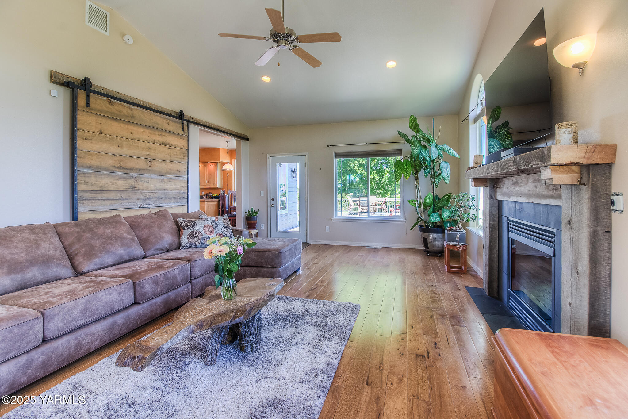 11901 Zier Road Yakima, WA 98908 - Photo 15 of 46 a living room with furniture and a fireplace